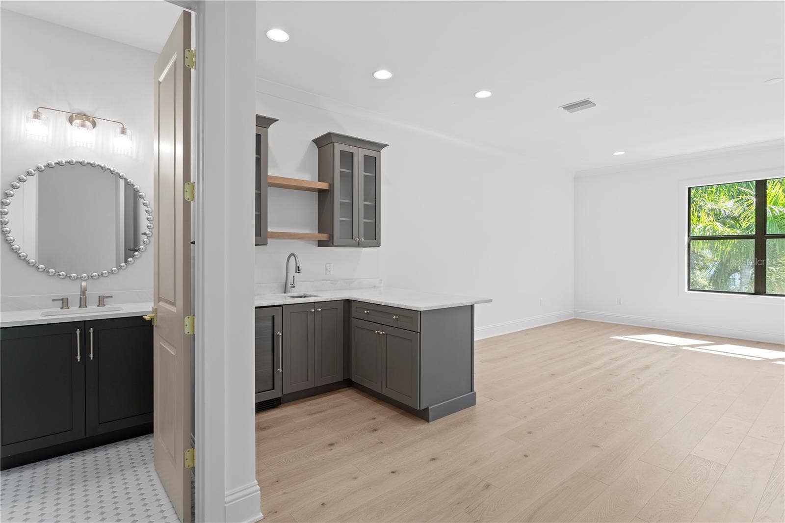 5008 W DICKENS AVENUE, Tampa, FL 33629 Bonus room with wet bar