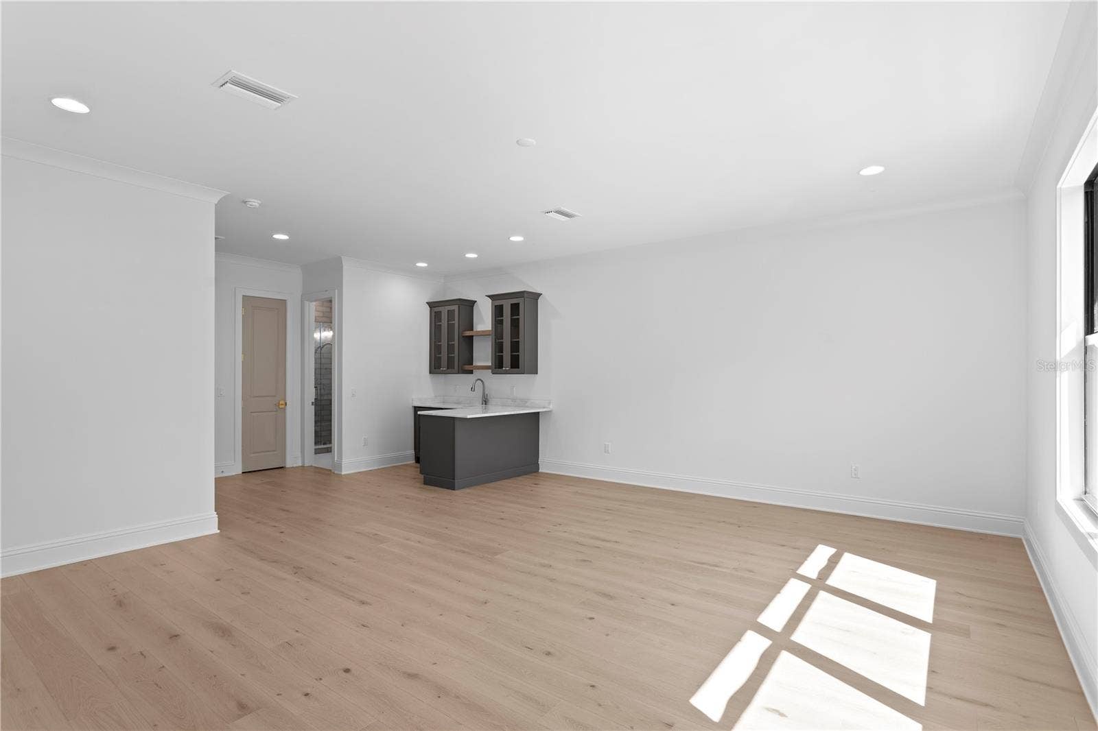 5008 W DICKENS AVENUE, Tampa, FL 33629 Bonus room with wet bar
