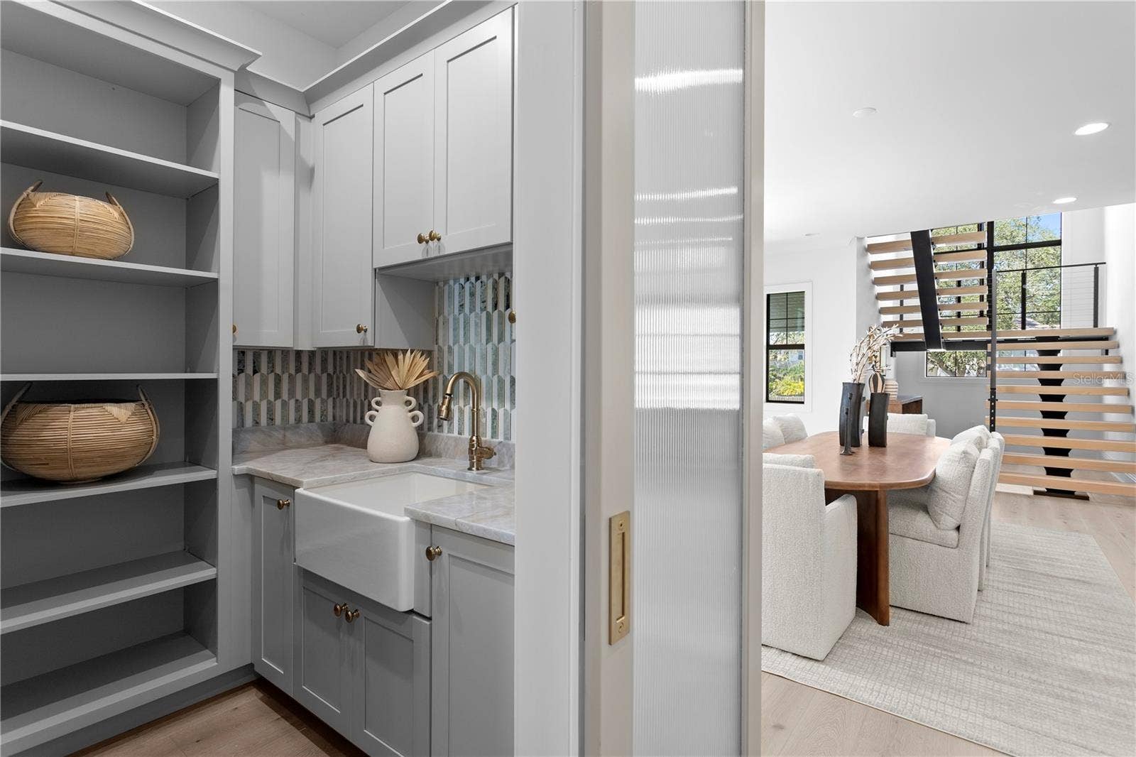 5008 W DICKENS AVENUE, Tampa, FL 33629 Pantry with farm sink