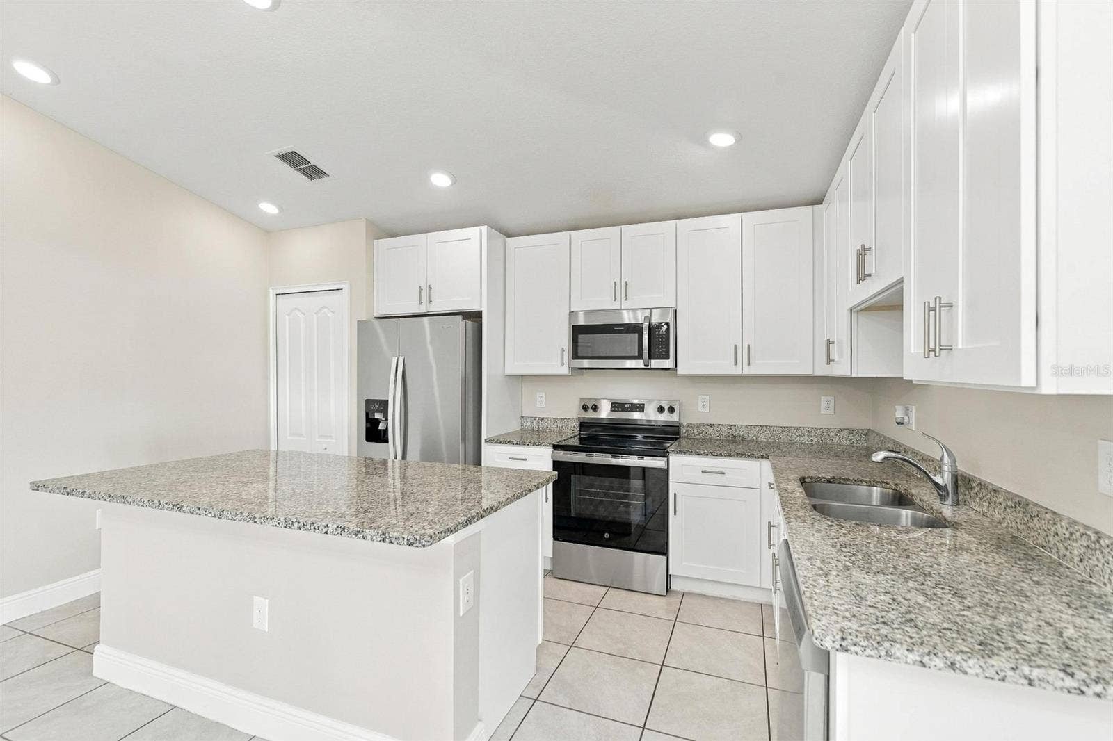 520 BRISTOL CIRCLE, Kissimmee, FL 34758