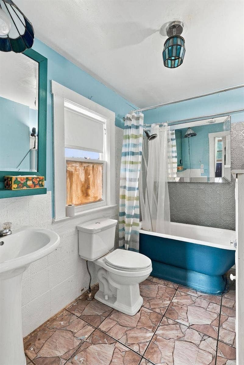 811 E FRIERSON AVENUE, Tampa, FL 33603