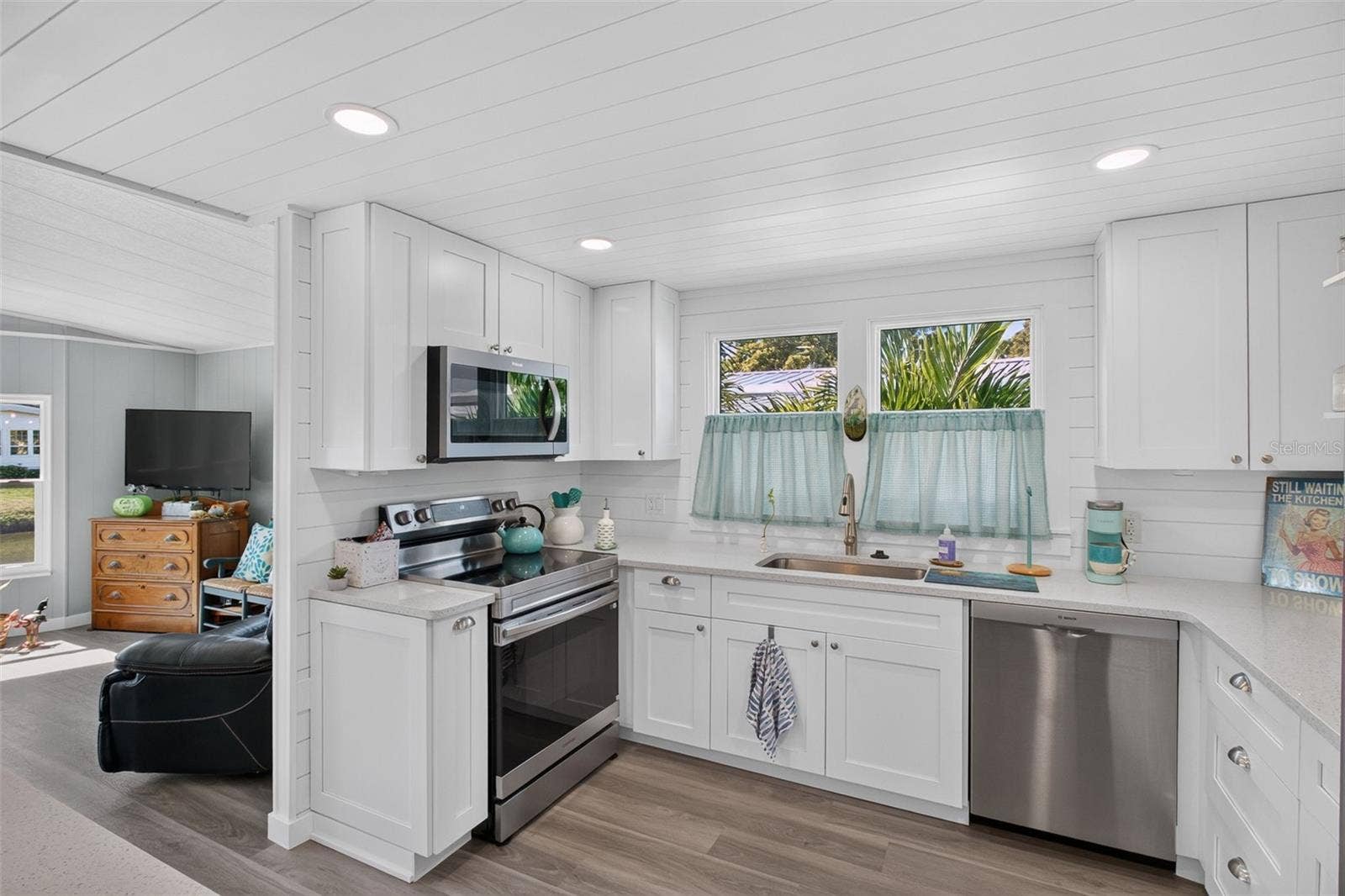 176 CLUBVIEW DRIVE, #3, Safety Harbor, FL 34695 176 CLUBVIEW DRIVE, #3, Safety Harbor, FL 34695