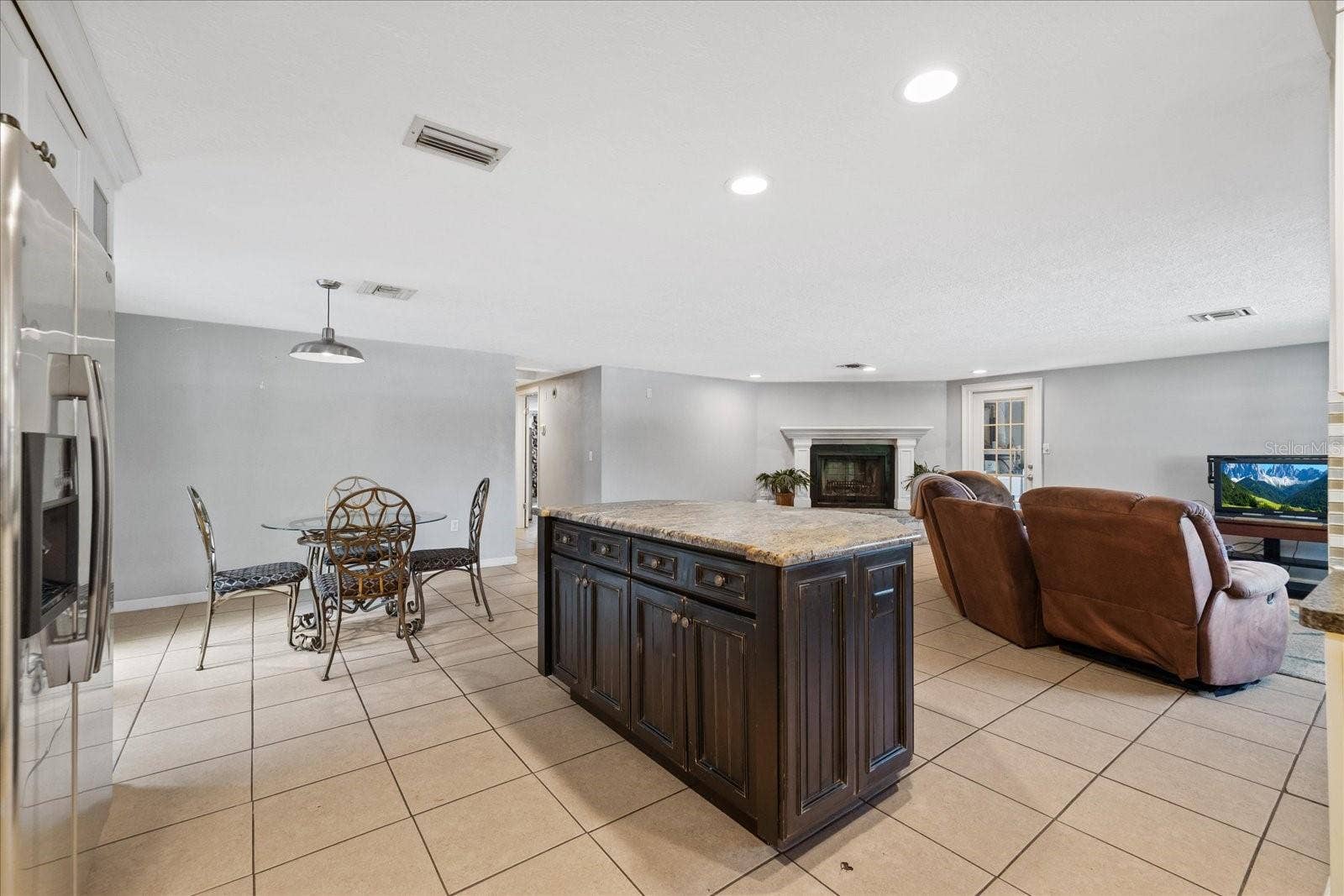 Kitchen Island great for entertaining