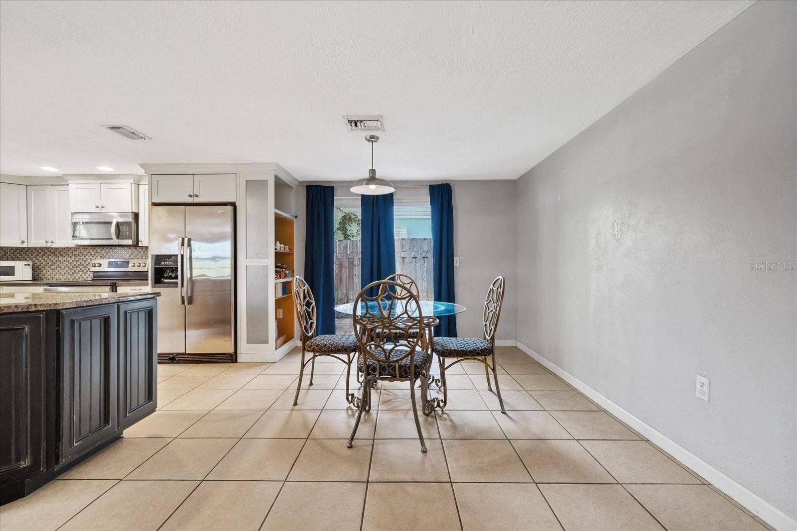 Kitchen/Dining Combo