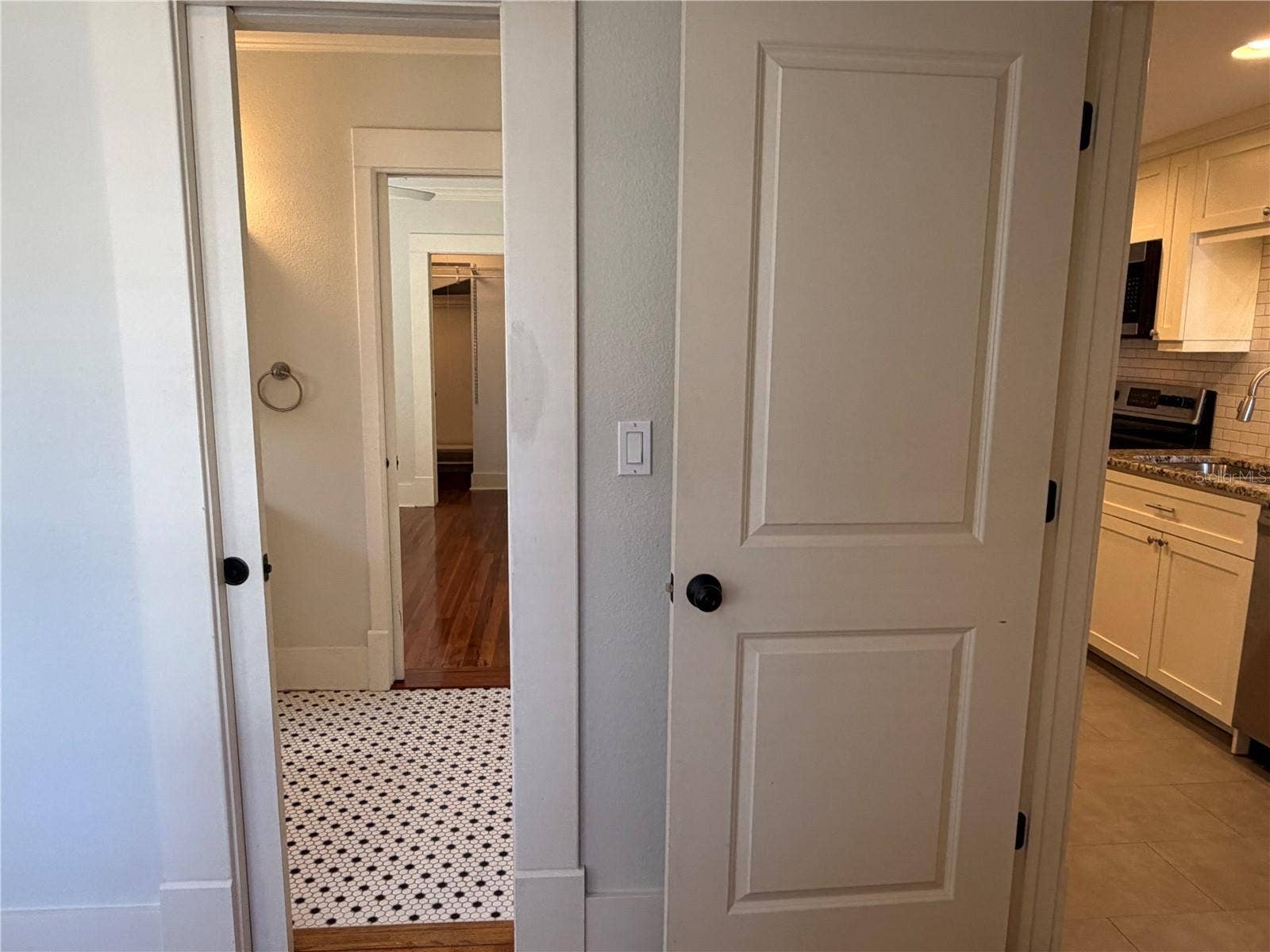 3205 W SAN CARLOS STREET, #1, Tampa, FL 33629 Den to Bathroom
