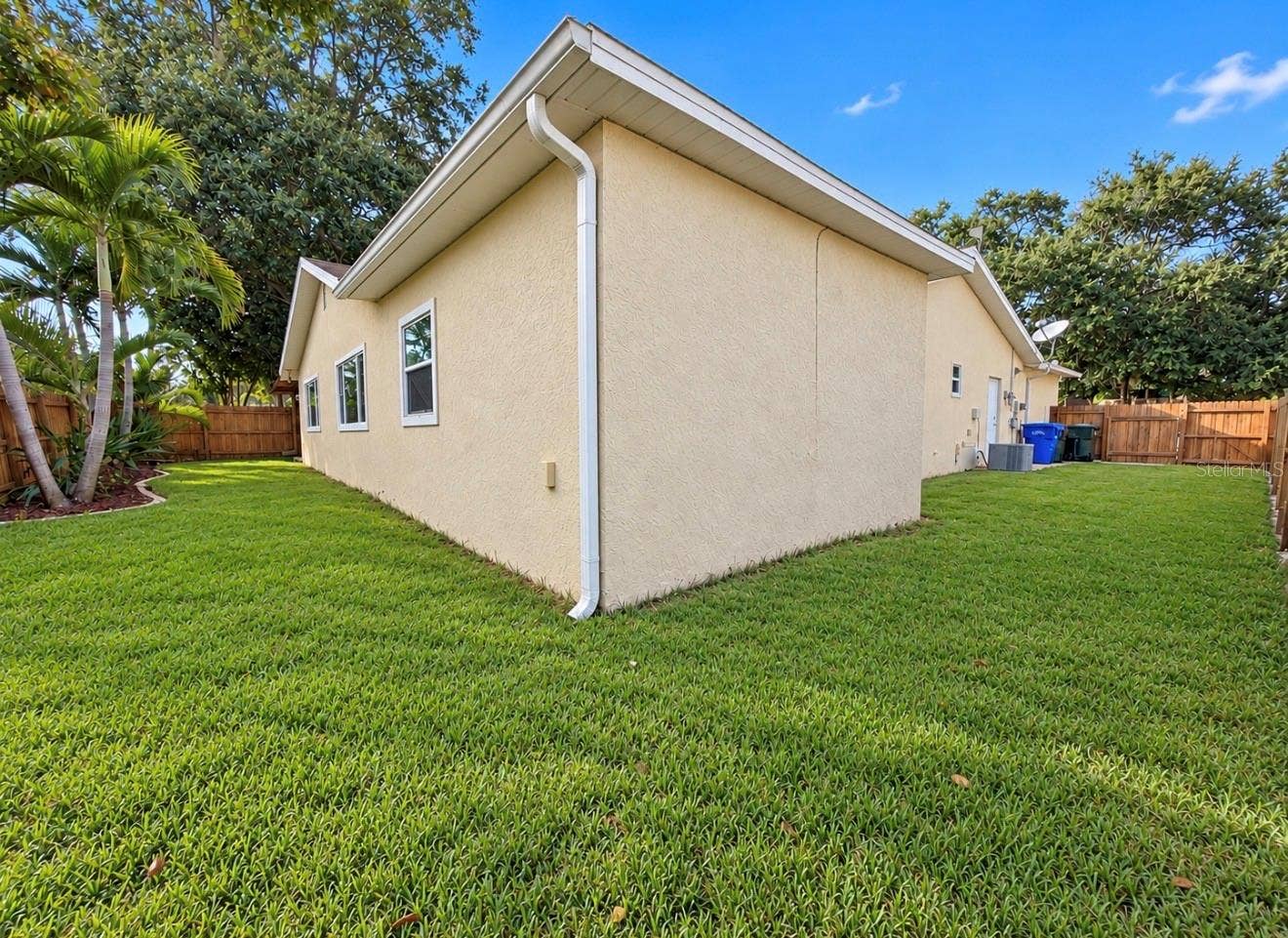 1231 ROSEWOOD STREET, Largo, FL 33770 back and side yard