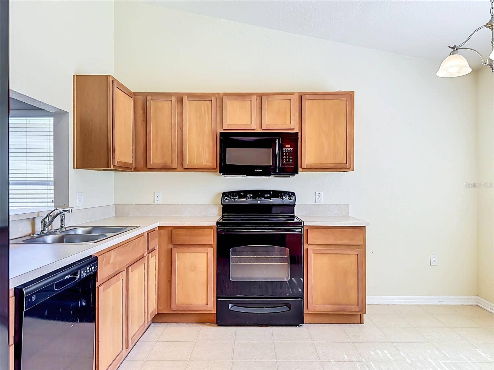 10852 STANDING STONE DRIVE, Wimauma, FL 33598 Kitchen