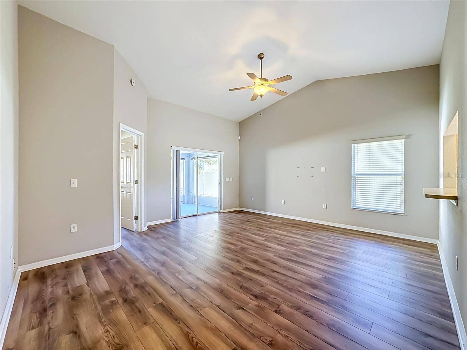 10852 STANDING STONE DRIVE, Wimauma, FL 33598 Living Room