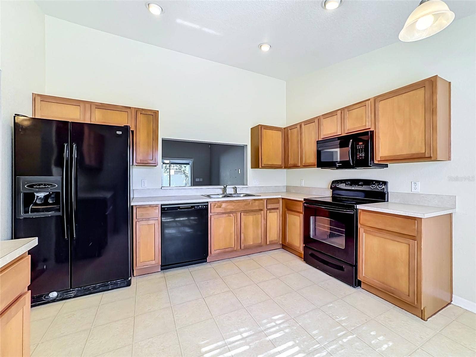 10852 STANDING STONE DRIVE, Wimauma, FL 33598 Kitchen