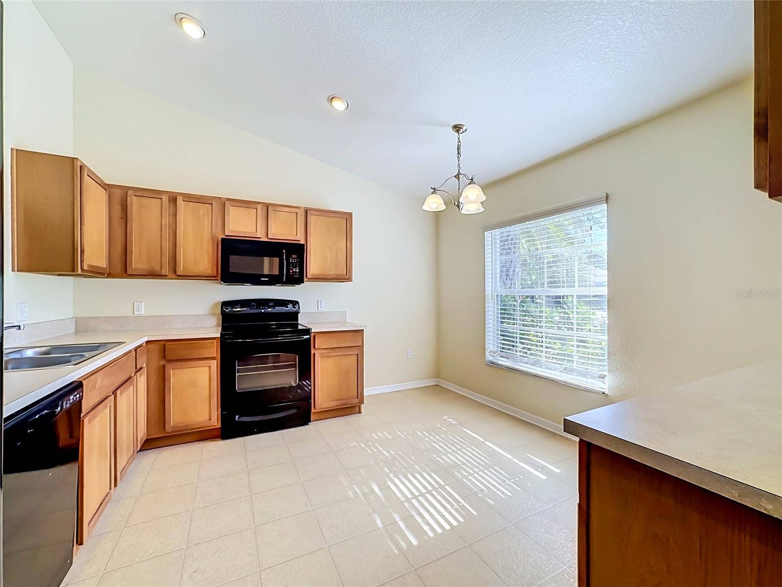 10852 STANDING STONE DRIVE, Wimauma, FL 33598 Eat-In Kitchen