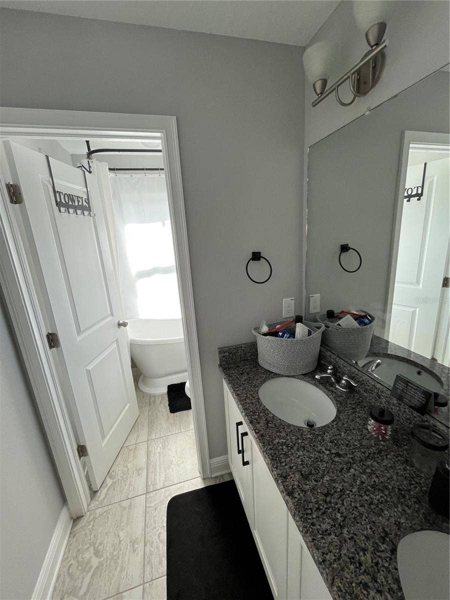 3006 N MORGAN STREET, Tampa, FL 33603 Jack and Jill Family Bath