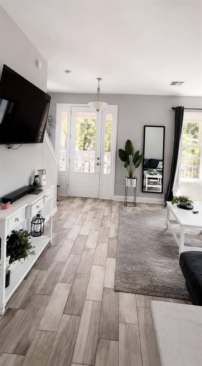 3006 N MORGAN STREET, Tampa, FL 33603 High ceilings, open plan, and bathed in sunshine.