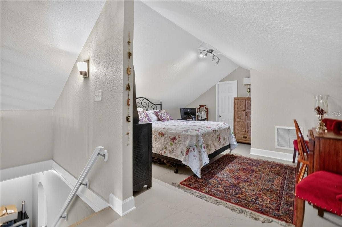 2890 8TH AVENUE N, St Petersburg, FL 33713 2890 8TH AVENUE N, St Petersburg, FL 33713