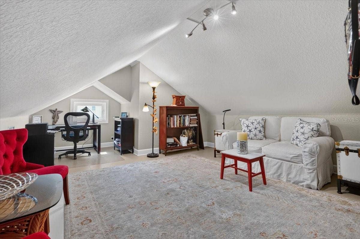 2890 8TH AVENUE N, St Petersburg, FL 33713 2890 8TH AVENUE N, St Petersburg, FL 33713