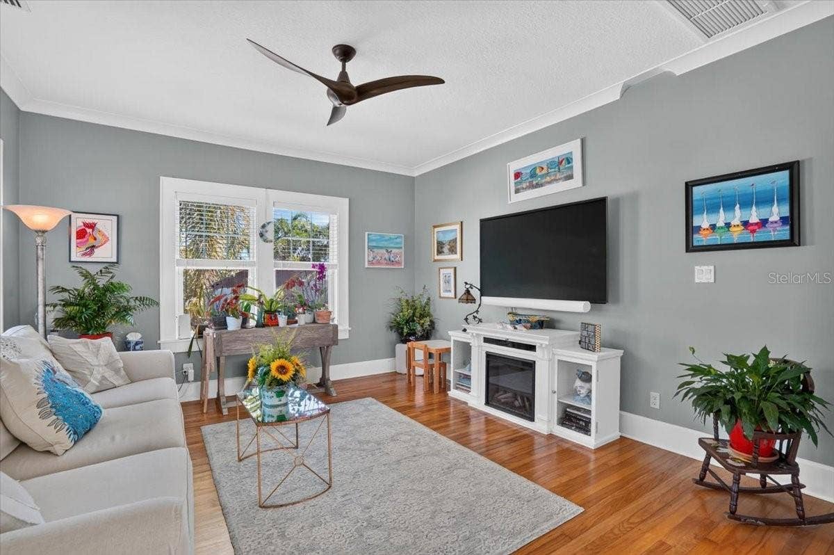 2890 8TH AVENUE N, St Petersburg, FL 33713 2890 8TH AVENUE N, St Petersburg, FL 33713