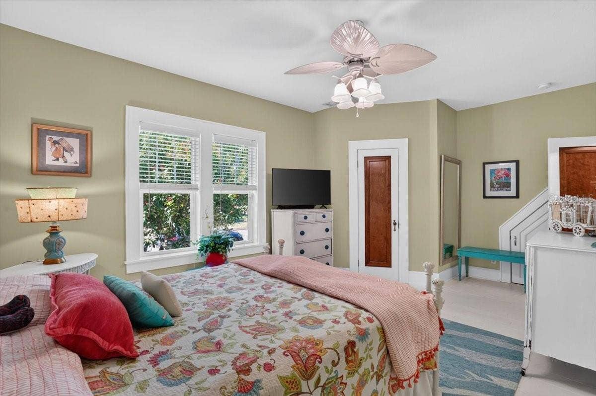 2890 8TH AVENUE N, St Petersburg, FL 33713 2890 8TH AVENUE N, St Petersburg, FL 33713