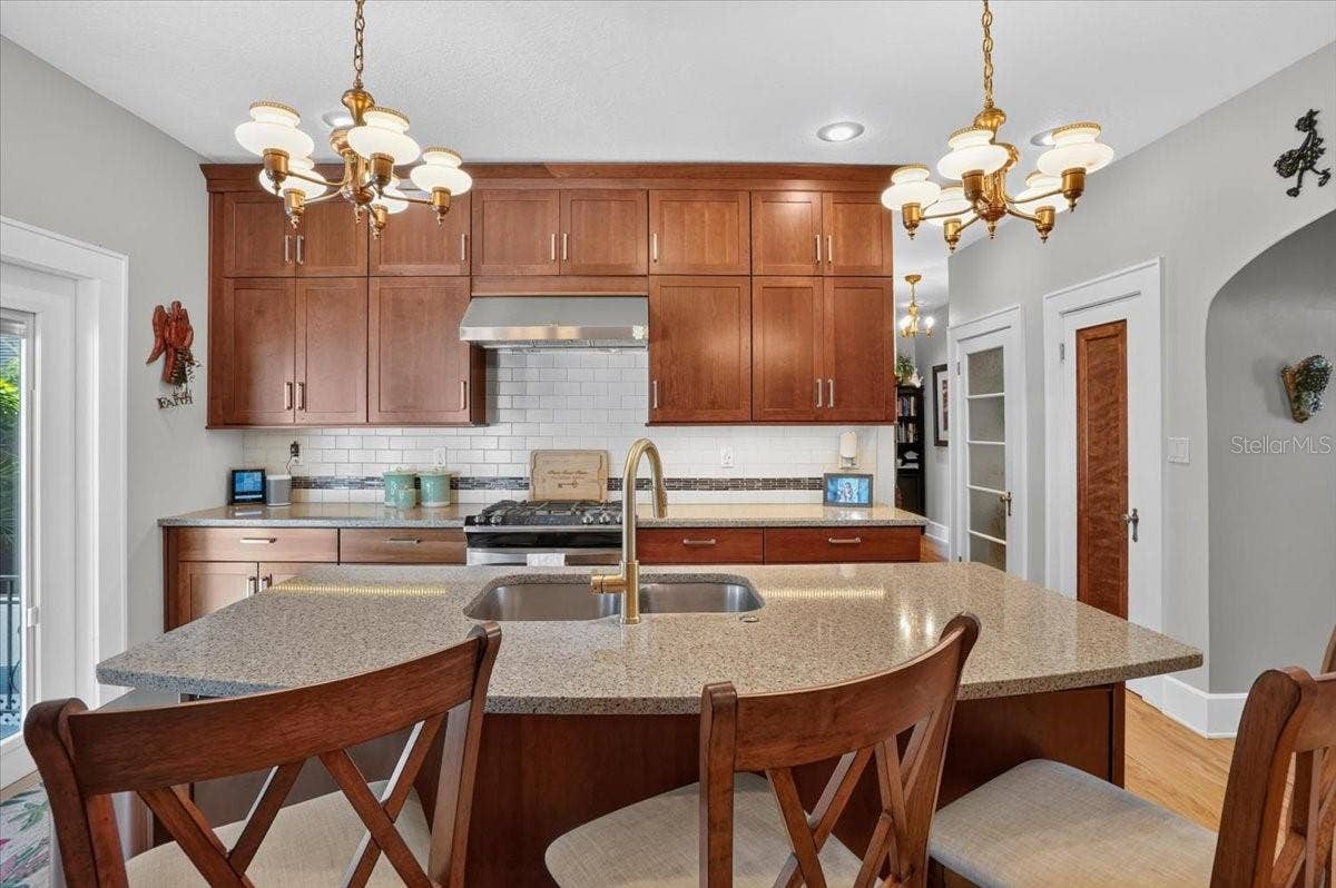 2890 8TH AVENUE N, St Petersburg, FL 33713 2890 8TH AVENUE N, St Petersburg, FL 33713