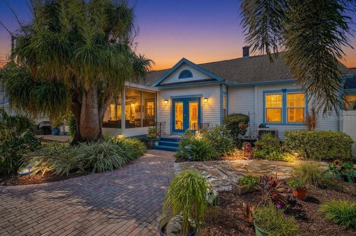 2890 8TH AVENUE N, St Petersburg, FL 33713 2890 8TH AVENUE N, St Petersburg, FL 33713