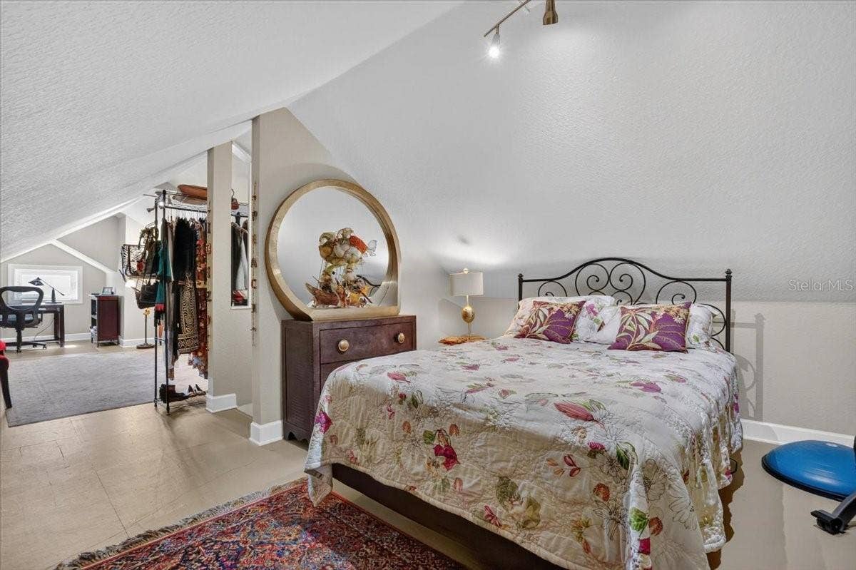 2890 8TH AVENUE N, St Petersburg, FL 33713 2890 8TH AVENUE N, St Petersburg, FL 33713