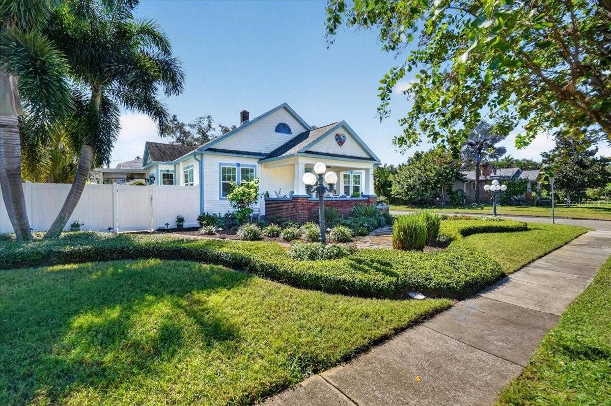 2890 8TH AVENUE N, St Petersburg, FL 33713 2890 8TH AVENUE N, St Petersburg, FL 33713