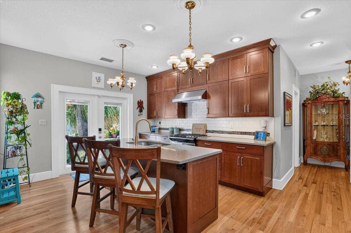 2890 8TH AVENUE N, St Petersburg, FL 33713 2890 8TH AVENUE N, St Petersburg, FL 33713
