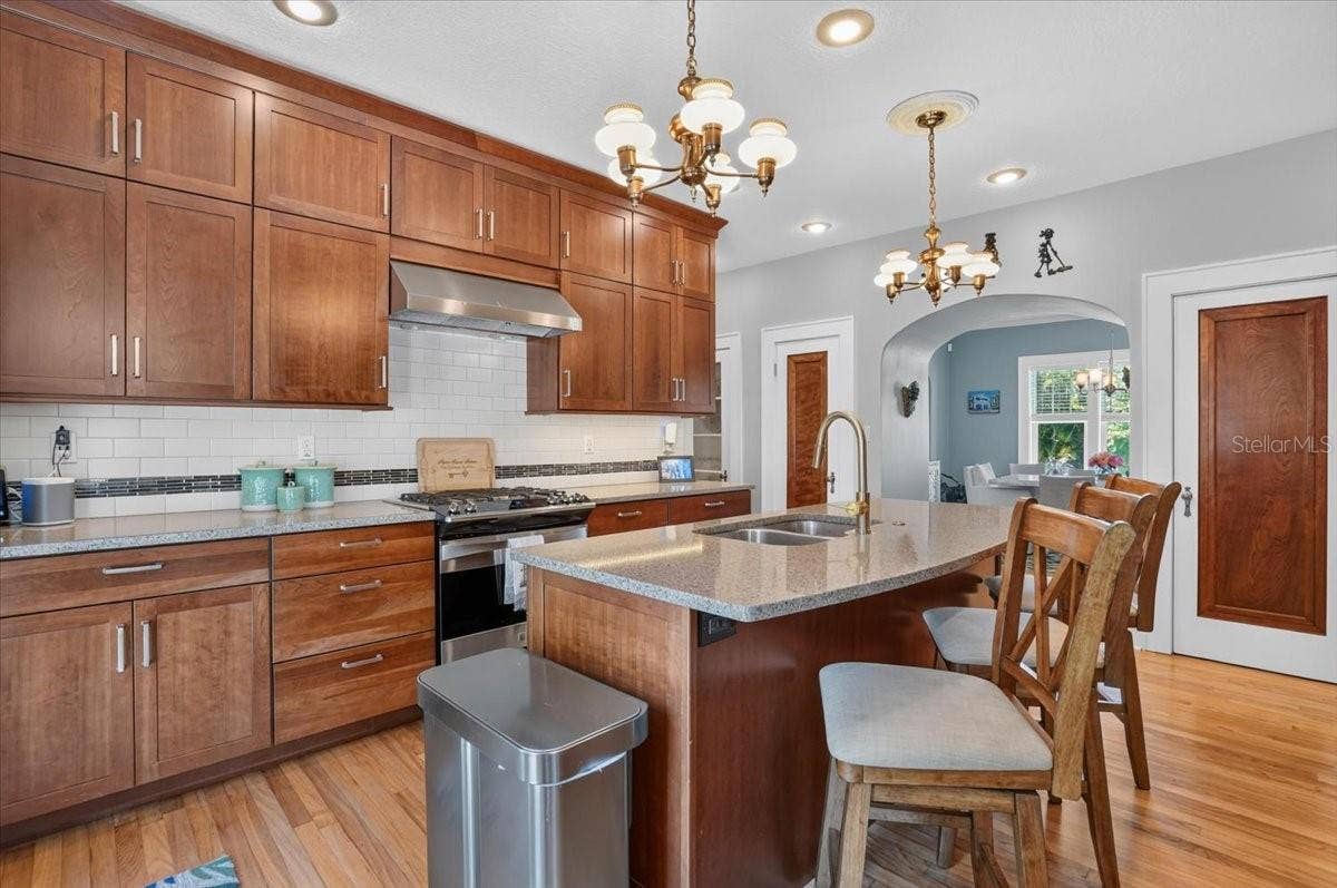 2890 8TH AVENUE N, St Petersburg, FL 33713 2890 8TH AVENUE N, St Petersburg, FL 33713