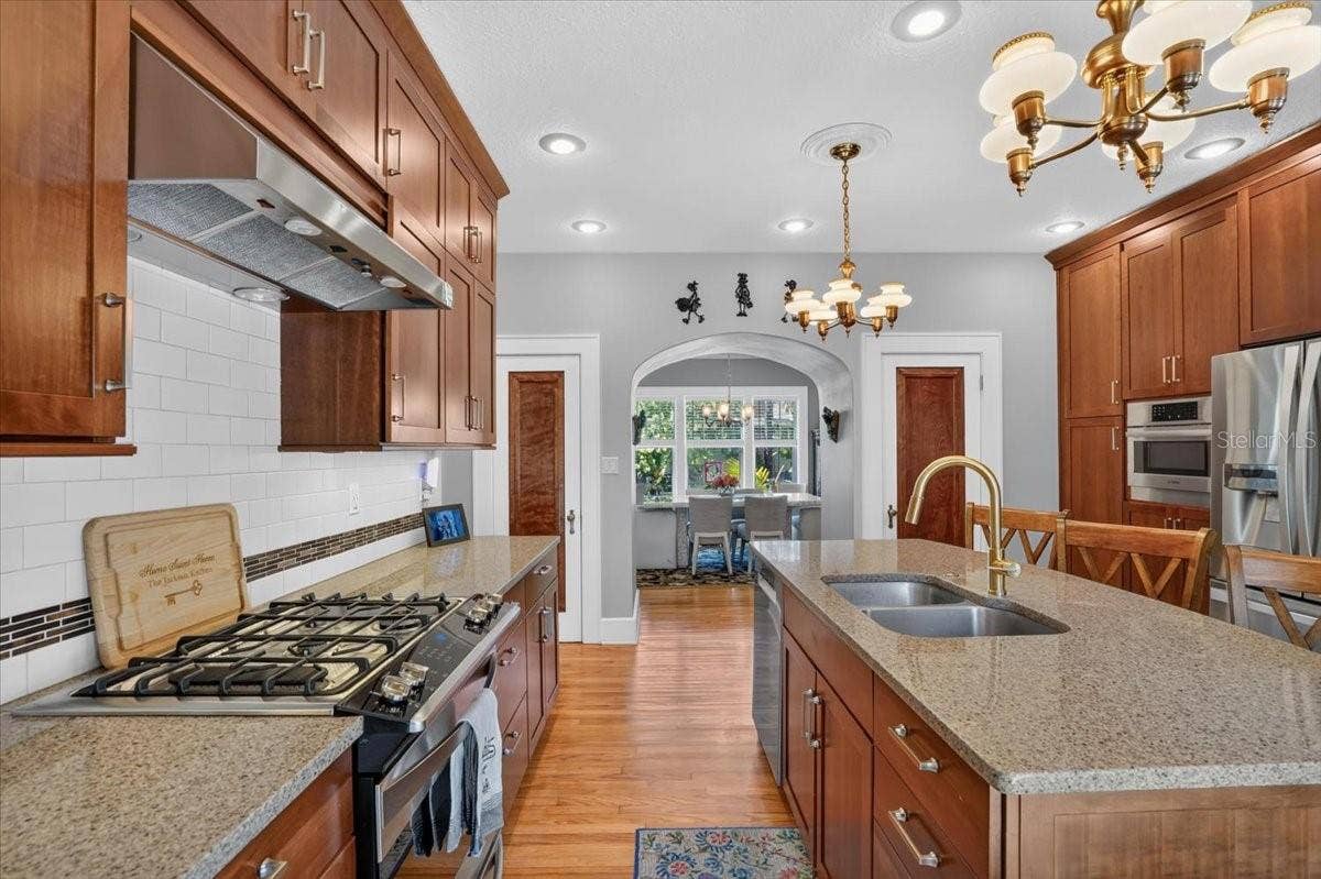 2890 8TH AVENUE N, St Petersburg, FL 33713 2890 8TH AVENUE N, St Petersburg, FL 33713