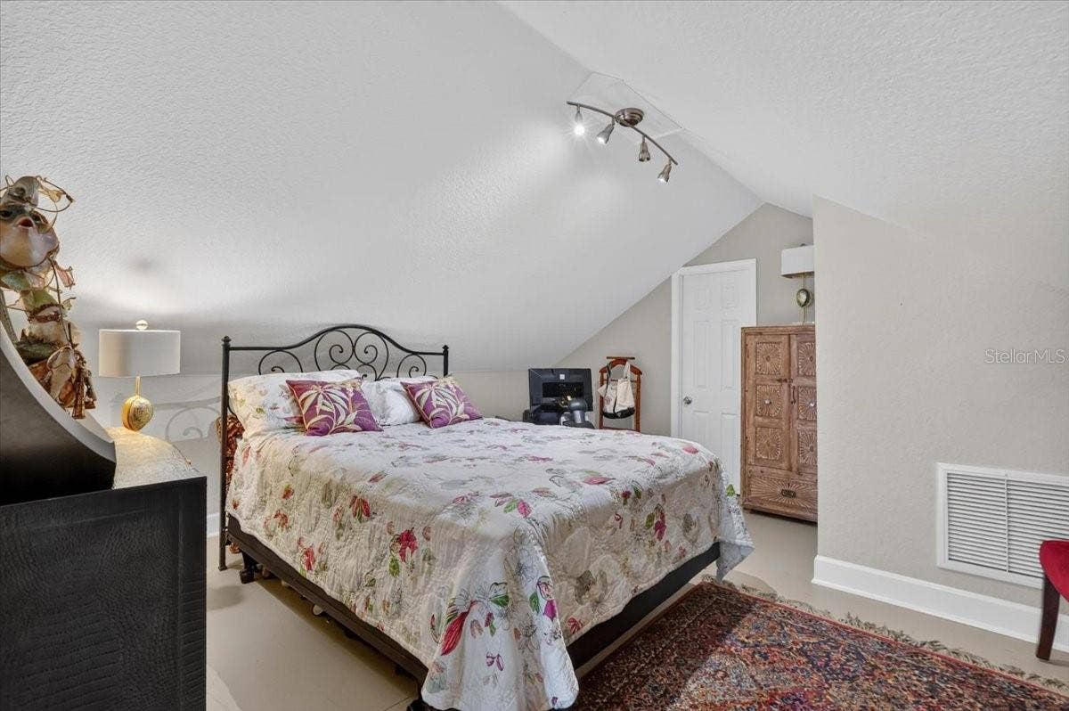 2890 8TH AVENUE N, St Petersburg, FL 33713 2890 8TH AVENUE N, St Petersburg, FL 33713