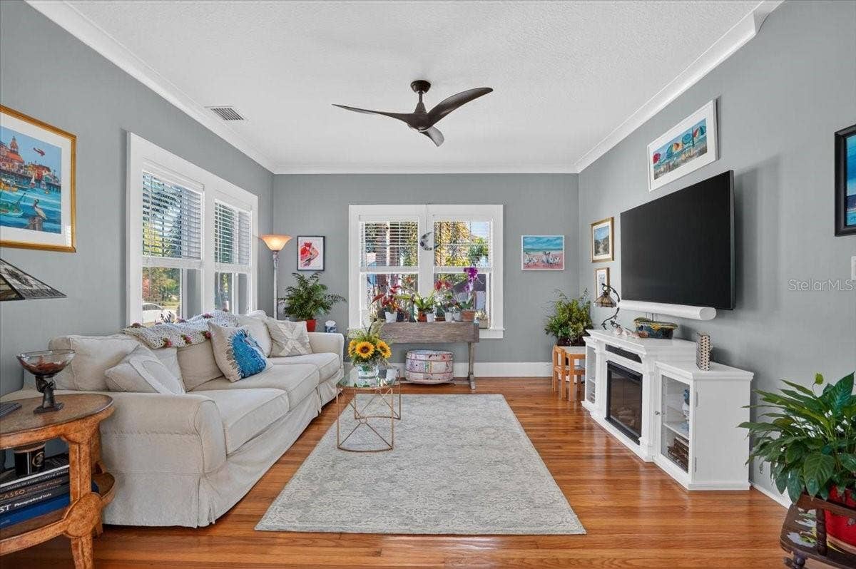2890 8TH AVENUE N, St Petersburg, FL 33713 2890 8TH AVENUE N, St Petersburg, FL 33713