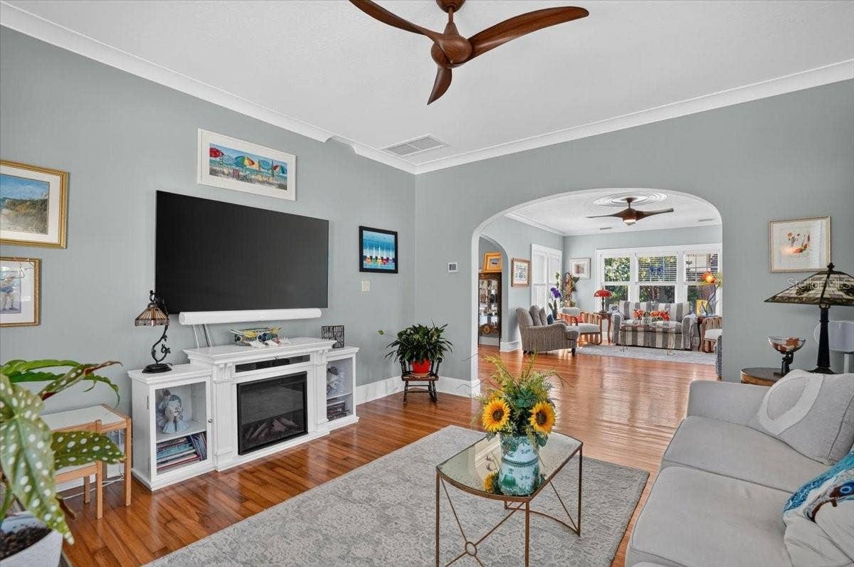 2890 8TH AVENUE N, St Petersburg, FL 33713 2890 8TH AVENUE N, St Petersburg, FL 33713