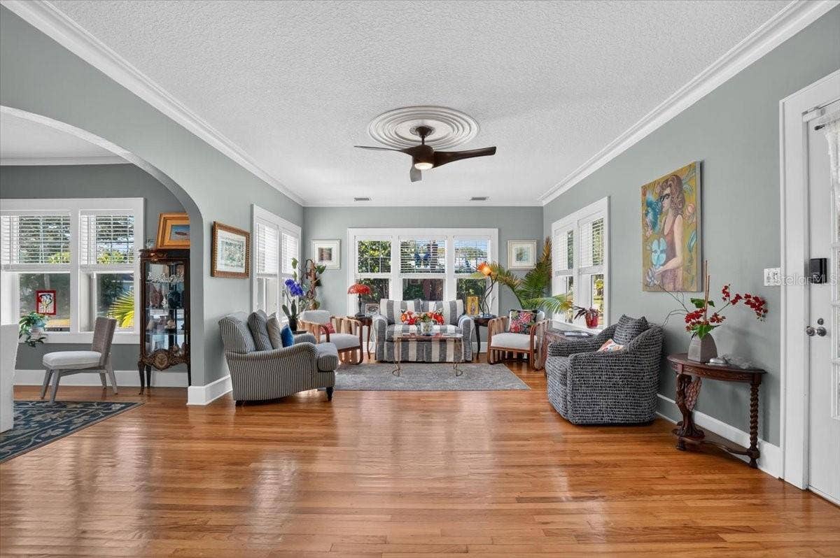 2890 8TH AVENUE N, St Petersburg, FL 33713 2890 8TH AVENUE N, St Petersburg, FL 33713