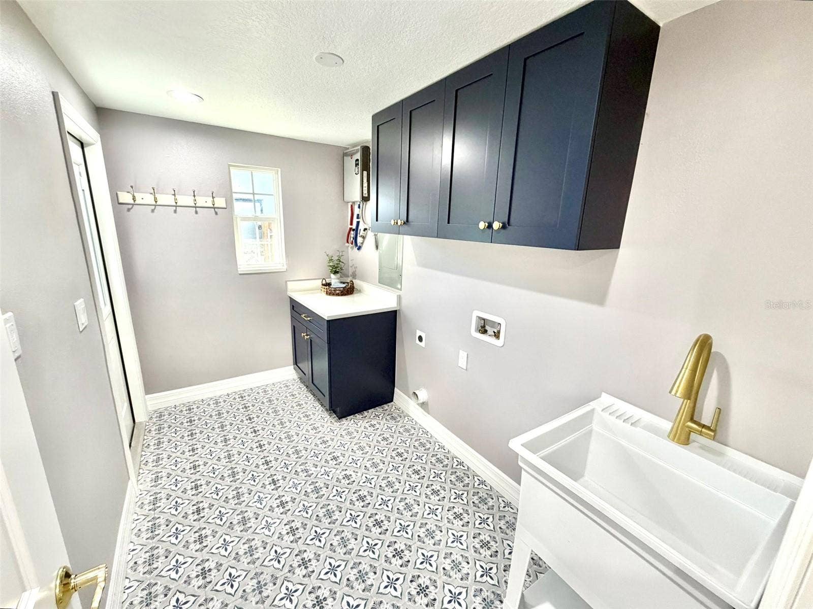 336 SHADDOCK STREET, Tarpon Springs, FL 34689 Large Laundry with Deep Sink