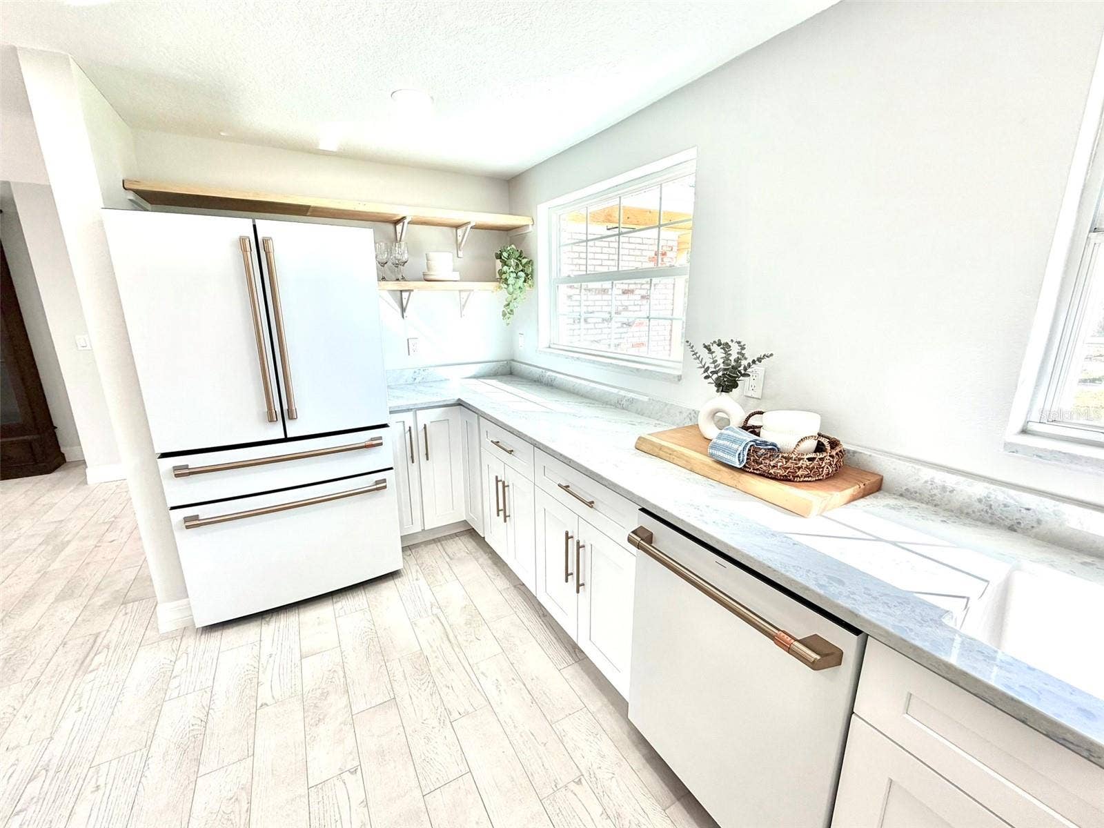 336 SHADDOCK STREET, Tarpon Springs, FL 34689 Gorgeous Stone Counters and all BRAND NEW Appliances