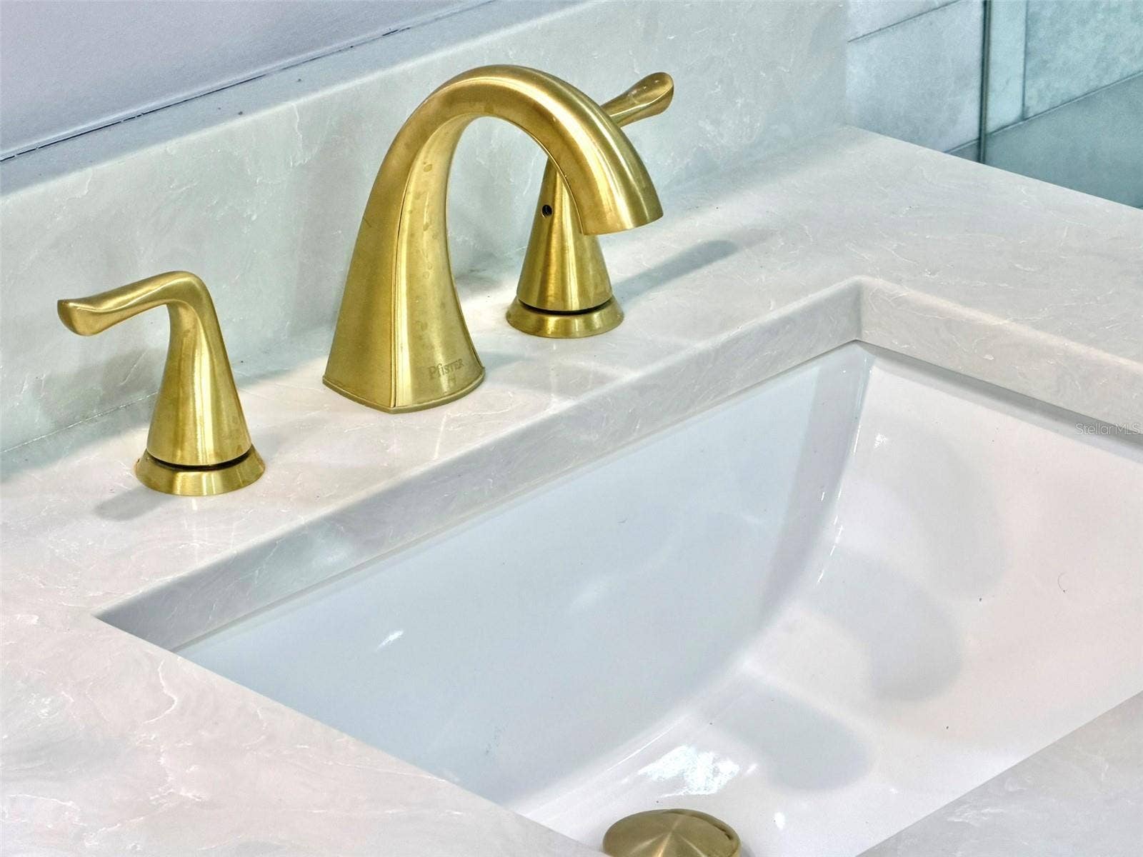 336 SHADDOCK STREET, Tarpon Springs, FL 34689 Primary Bath Fixtures