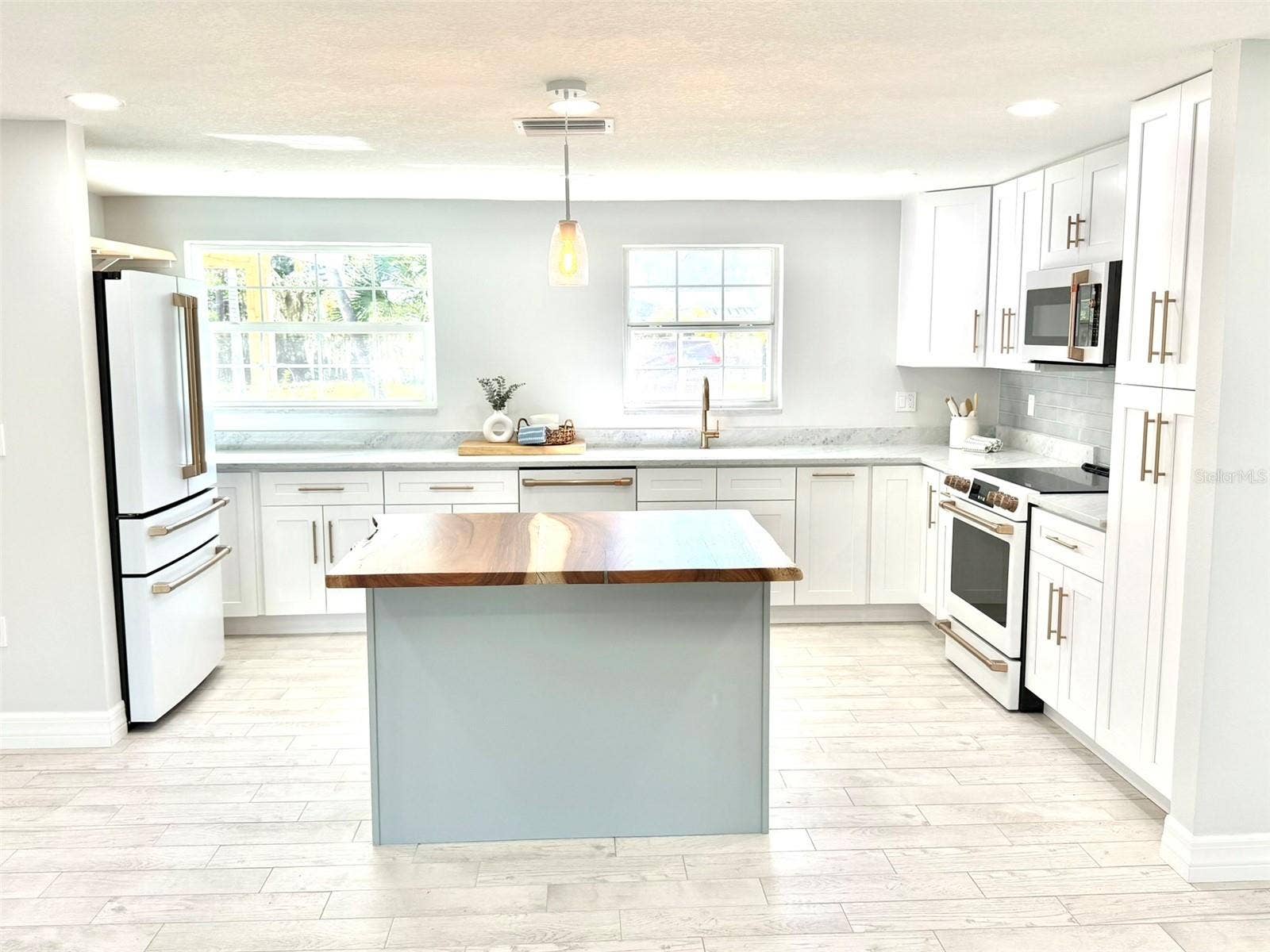 336 SHADDOCK STREET, Tarpon Springs, FL 34689 Let's Cook and Gather!