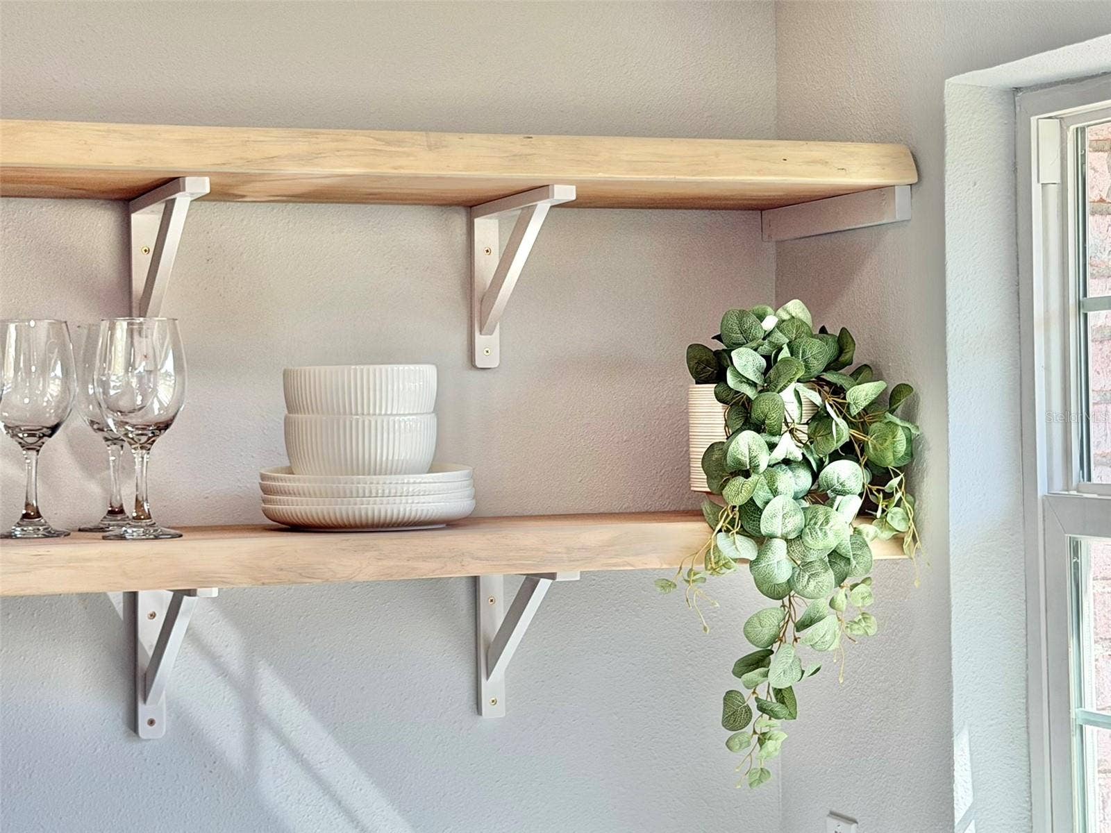 336 SHADDOCK STREET, Tarpon Springs, FL 34689 Floating Shelves