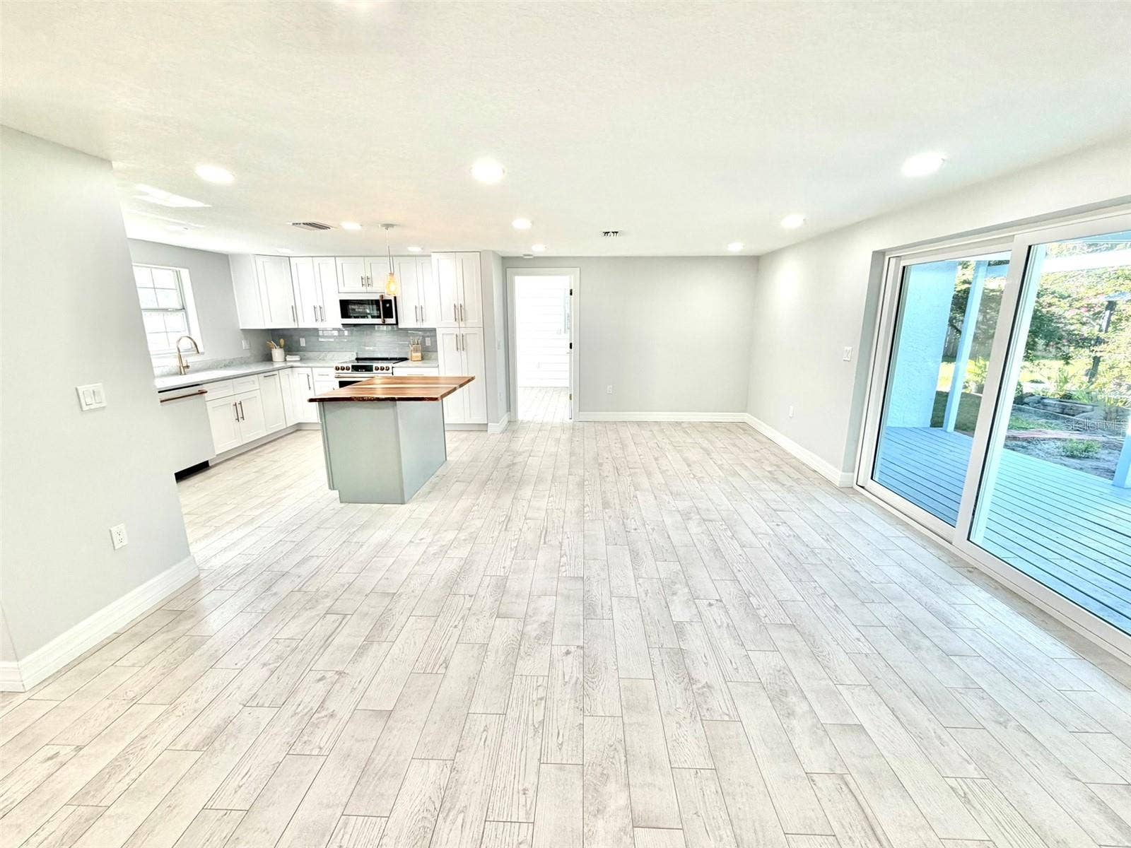 336 SHADDOCK STREET, Tarpon Springs, FL 34689 Fresh and Bright with all New Flooring