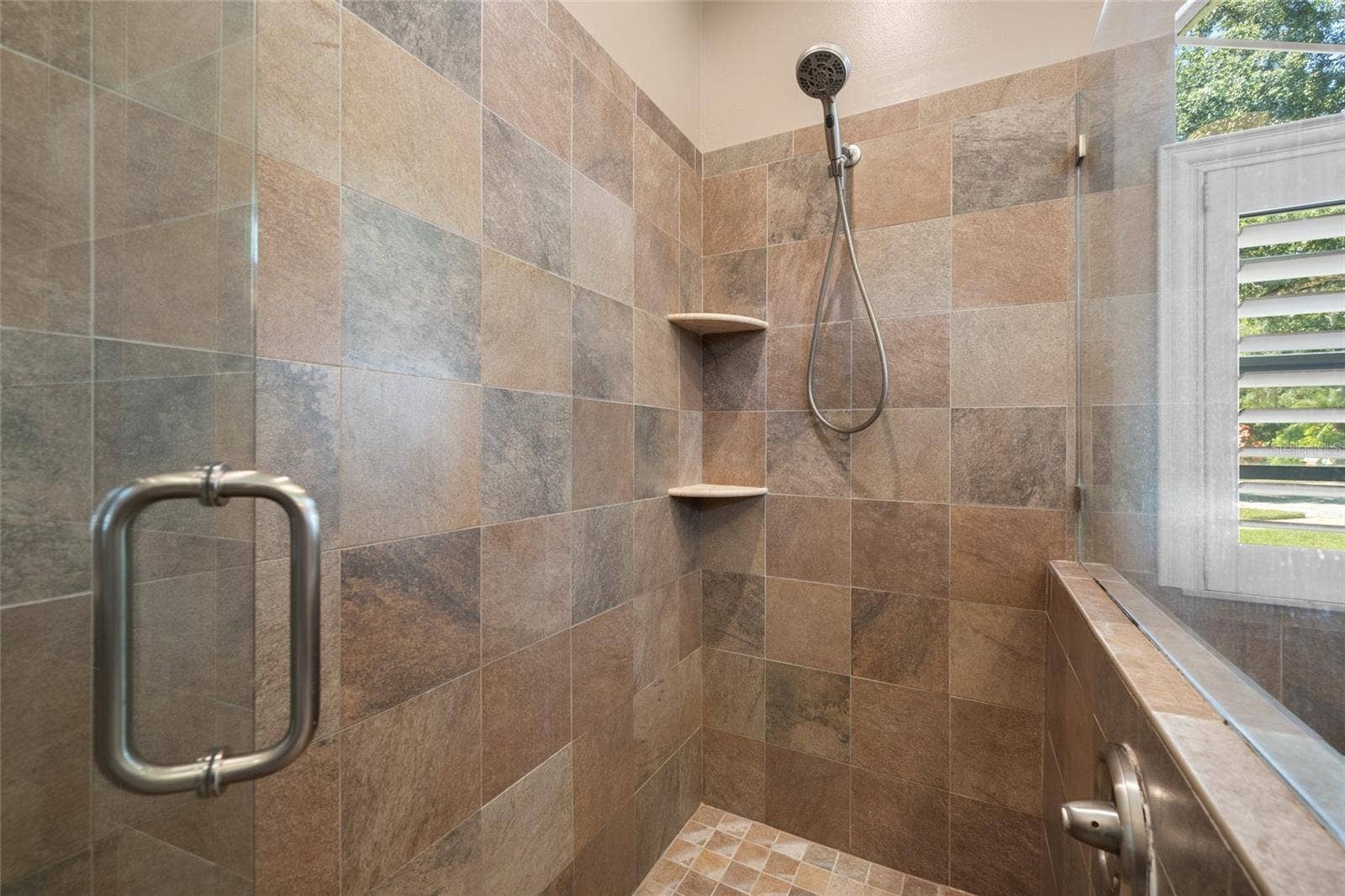 1648 WOODRIDGE COURT, Lutz, FL 33559 Walk-In Shower