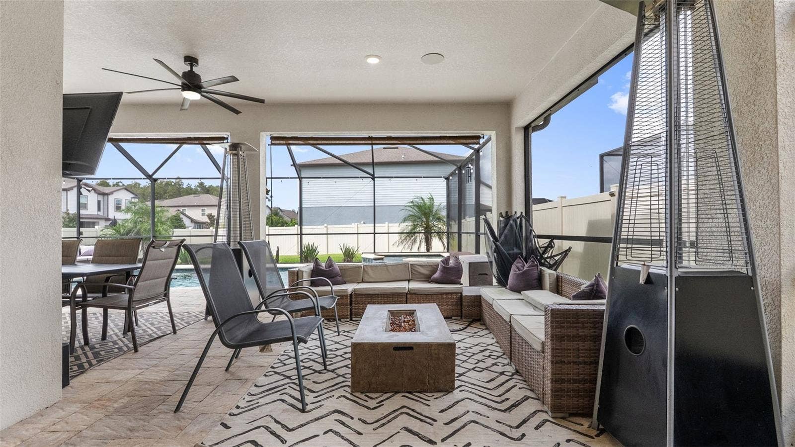 Lanai: Covered Seating Area