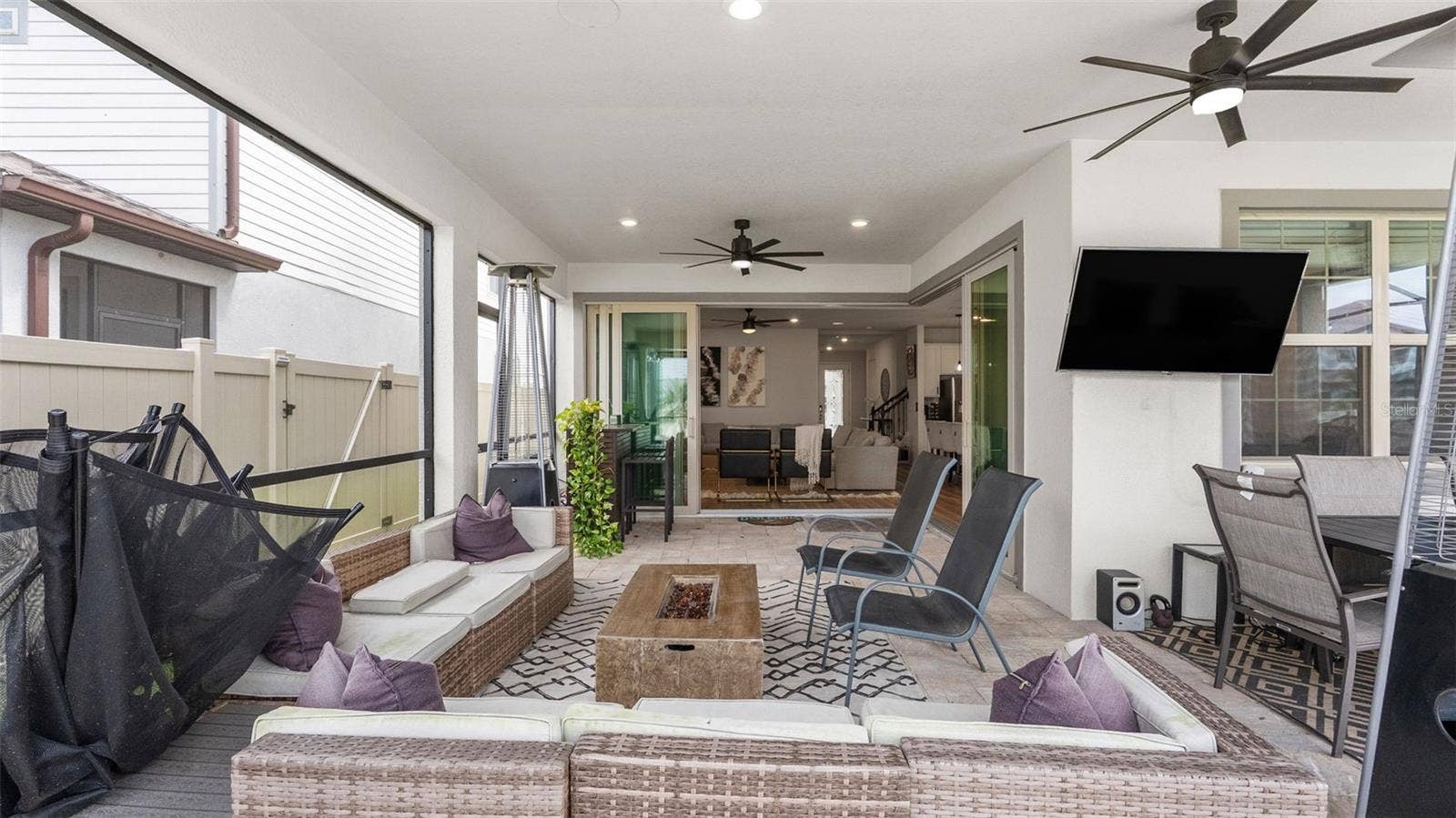 Lanai: Covered Seating Area