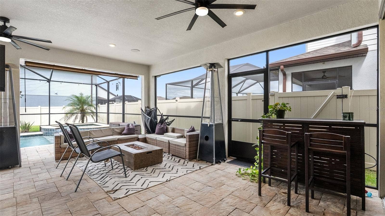 Lanai: Covered Seating Area