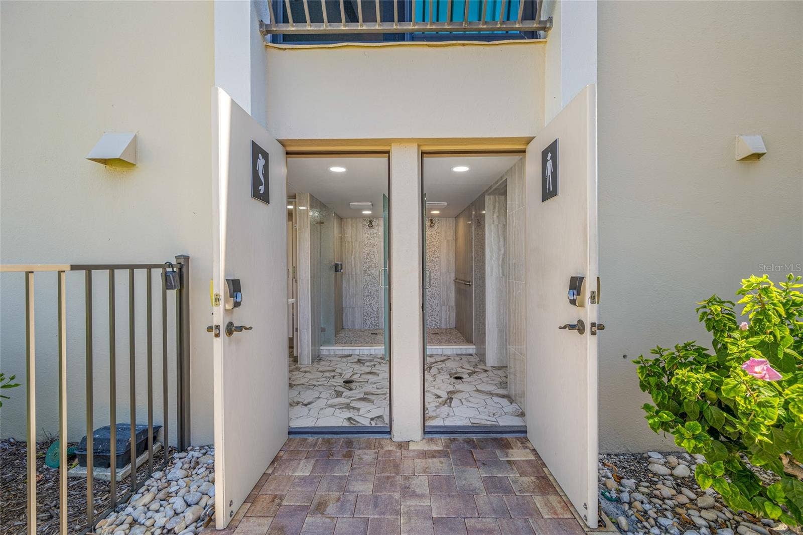 865 S GULFVIEW BOULEVARD, #202, Clearwater, FL 33767 Community Bathrooms/Showers