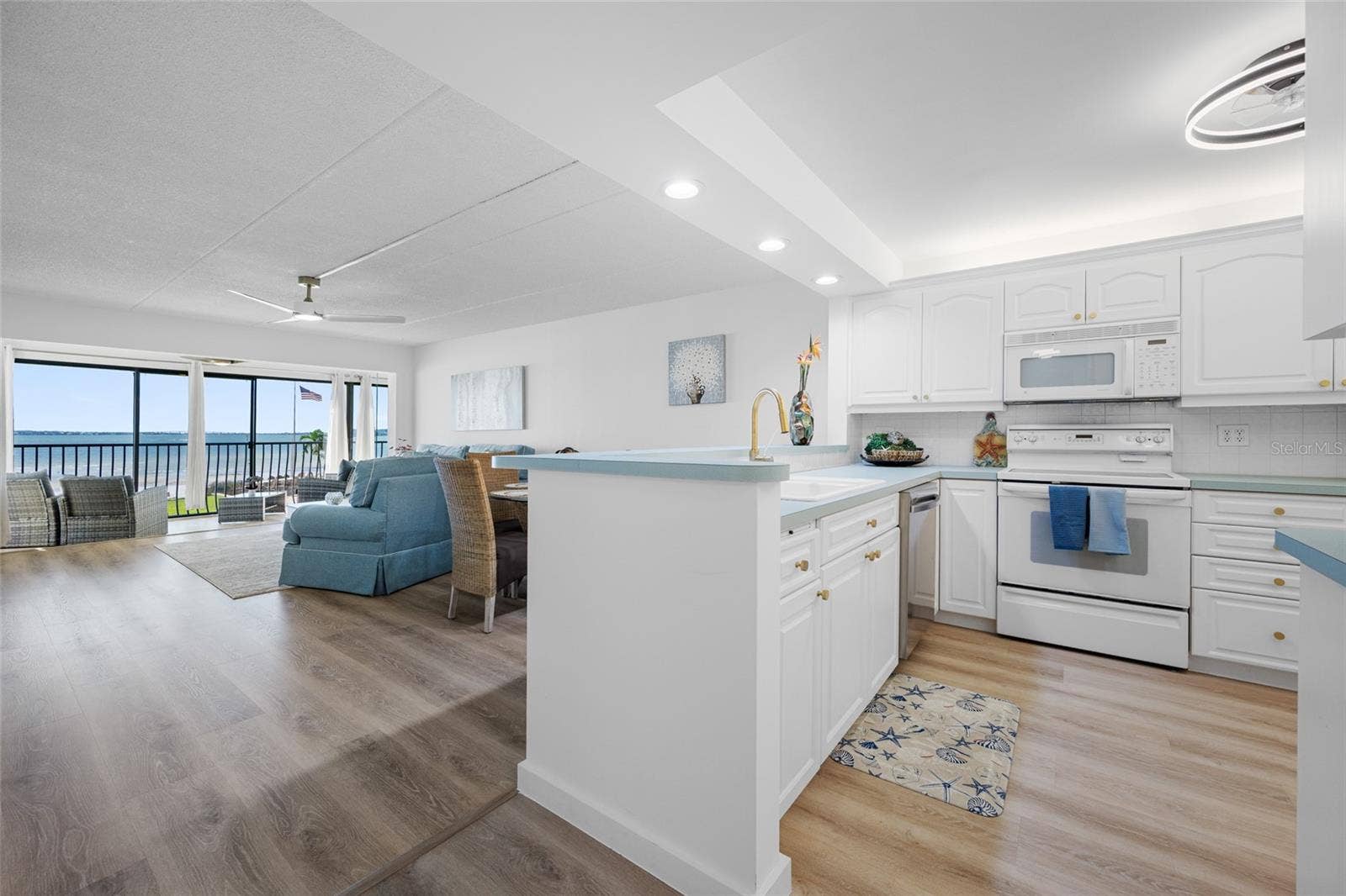 865 S GULFVIEW BOULEVARD, #202, Clearwater, FL 33767 865 S GULFVIEW BOULEVARD, #202, Clearwater, FL 33767
