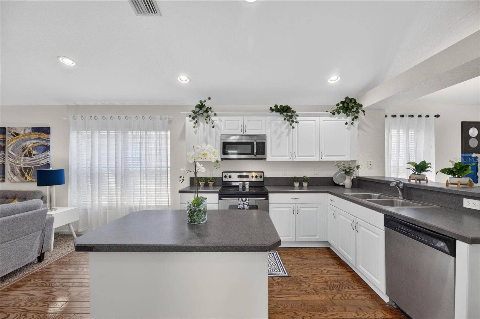 11517 CRESTLAKE VILLAGE DRIVE, Riverview, FL 33569 11517 CRESTLAKE VILLAGE DRIVE, Riverview, FL 33569