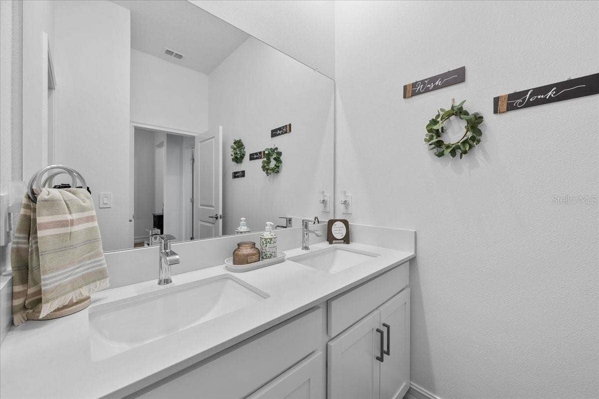 12421 BERGSTROM BAY DRIVE, Riverview, FL 33579 12421 BERGSTROM BAY DRIVE, Riverview, FL 33579