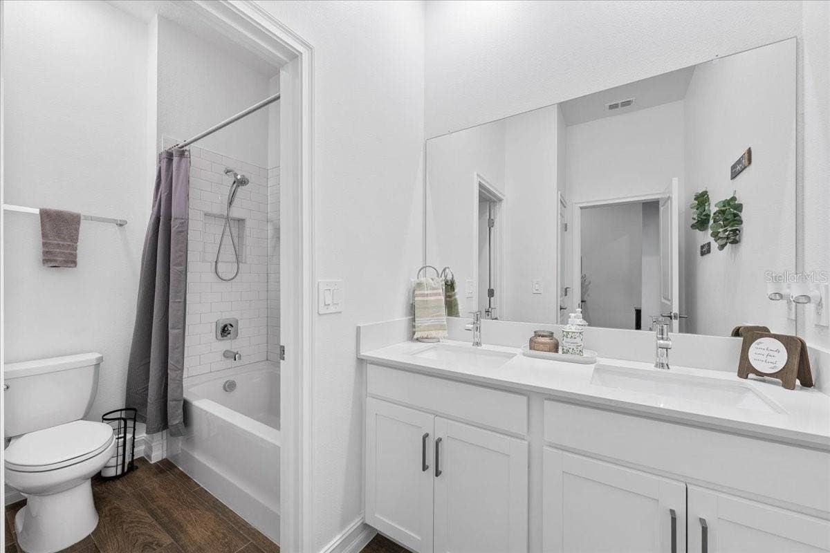 12421 BERGSTROM BAY DRIVE, Riverview, FL 33579 12421 BERGSTROM BAY DRIVE, Riverview, FL 33579