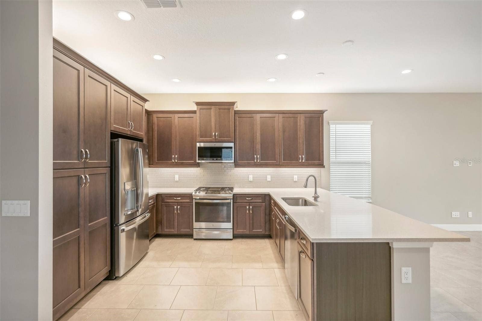 4838 SEVILLA SHORES DRIVE, Wimauma, FL 33598 4838 SEVILLA SHORES DRIVE, Wimauma, FL 33598