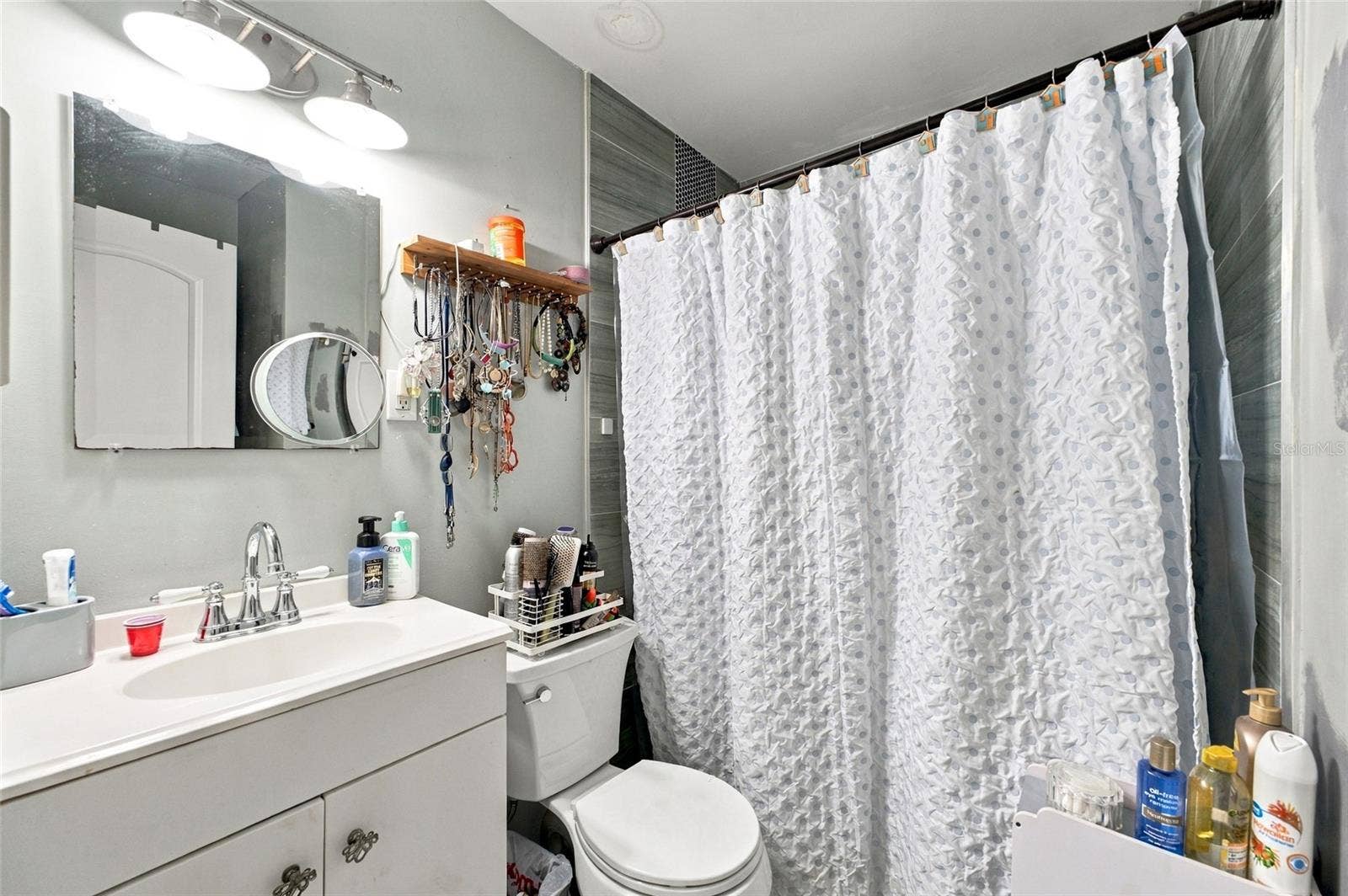 1427 E COMANCHE AVENUE, Tampa, FL 33604 1427 E COMANCHE AVENUE, Tampa, FL 33604
