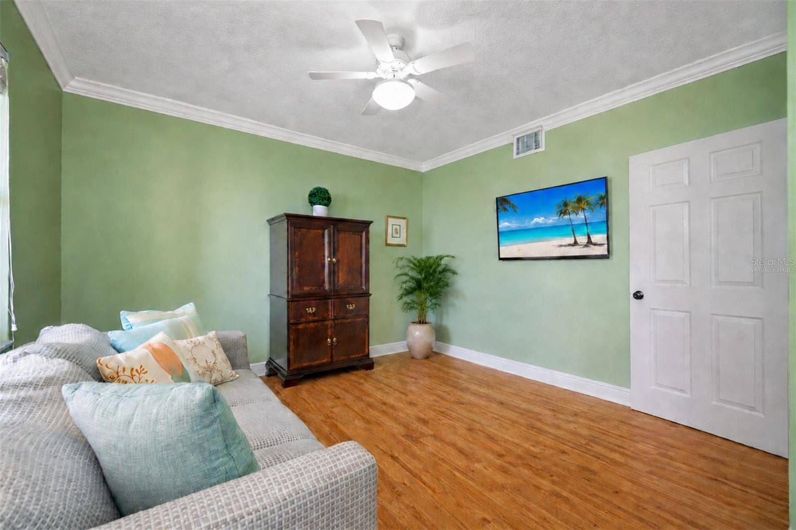 16700 GULF BOULEVARD, #524, North Redington Beach, FL 33708 Virtually Staged.