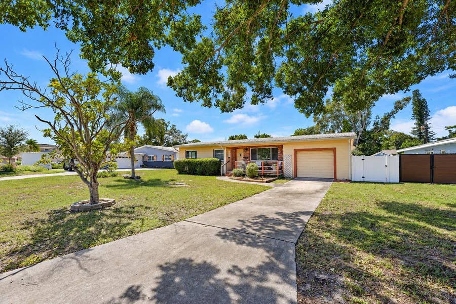 Property photo for 4201 NARVAREZ WAY S, St Petersburg, FL
